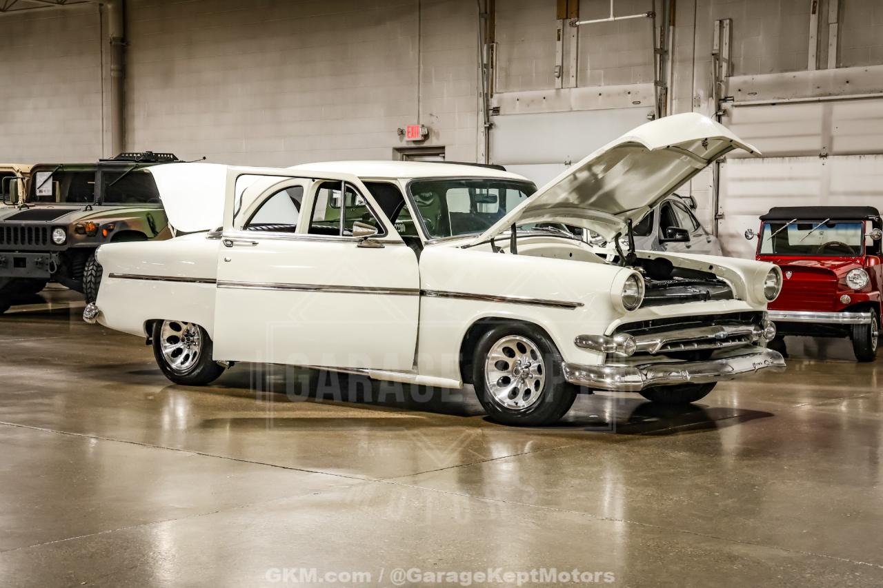 1954 Ford Crestline Skyliner