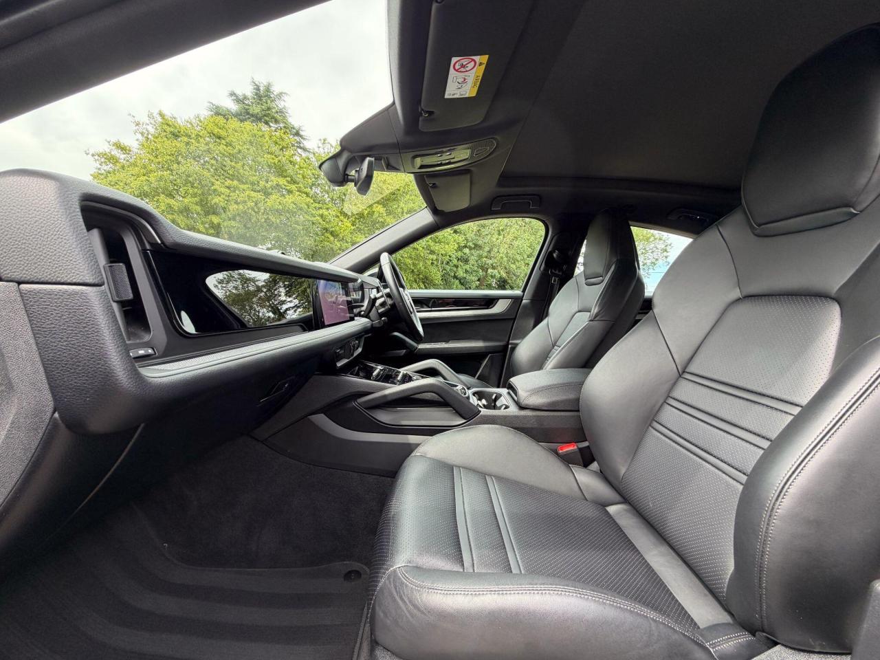 2024 Porsche 3.0 V6 E-Hybrid 25.9kWh TiptronicS 4WD Euro 6 (s/s) 5dr