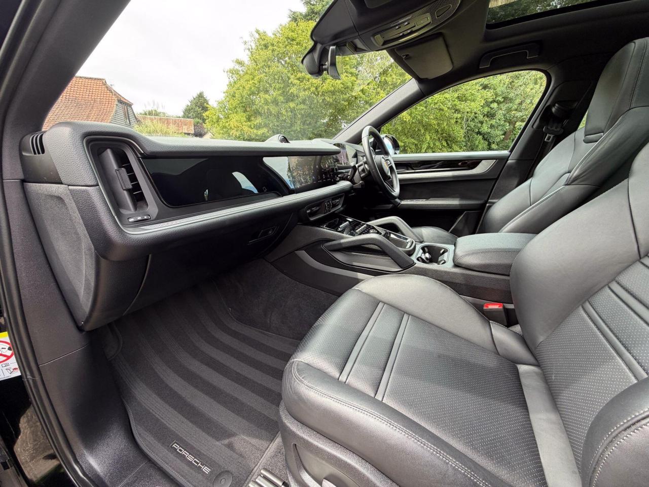 2024 Porsche 3.0 V6 E-Hybrid 25.9kWh TiptronicS 4WD Euro 6 (s/s) 5dr