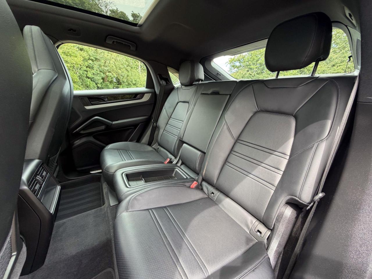 2024 Porsche 3.0 V6 E-Hybrid 25.9kWh TiptronicS 4WD Euro 6 (s/s) 5dr
