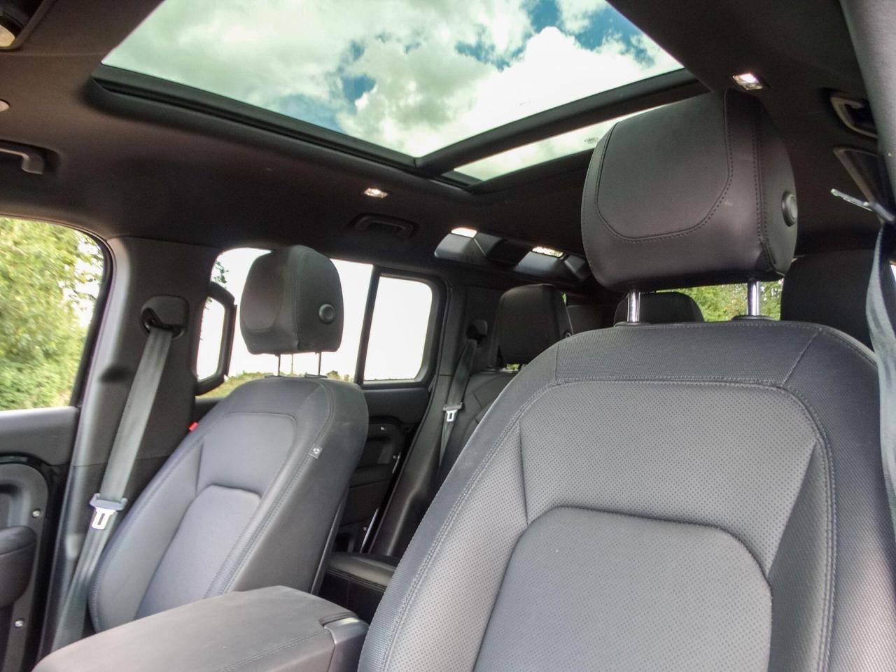 2023 Land Rover 3.0 D300 MHEV X-Dynamic SE Auto 4WD Euro 6 (s/s) 5dr