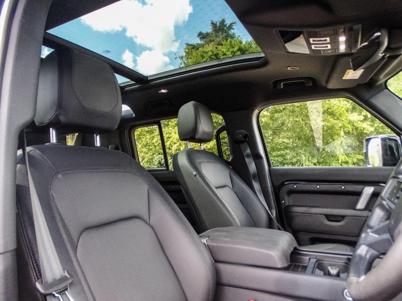 2023 Land Rover 3.0 D300 MHEV X-Dynamic SE Auto 4WD Euro 6 (s/s) 5dr