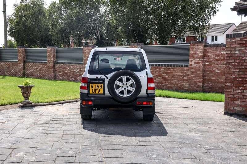2003 Mitsubishi SHOGUN