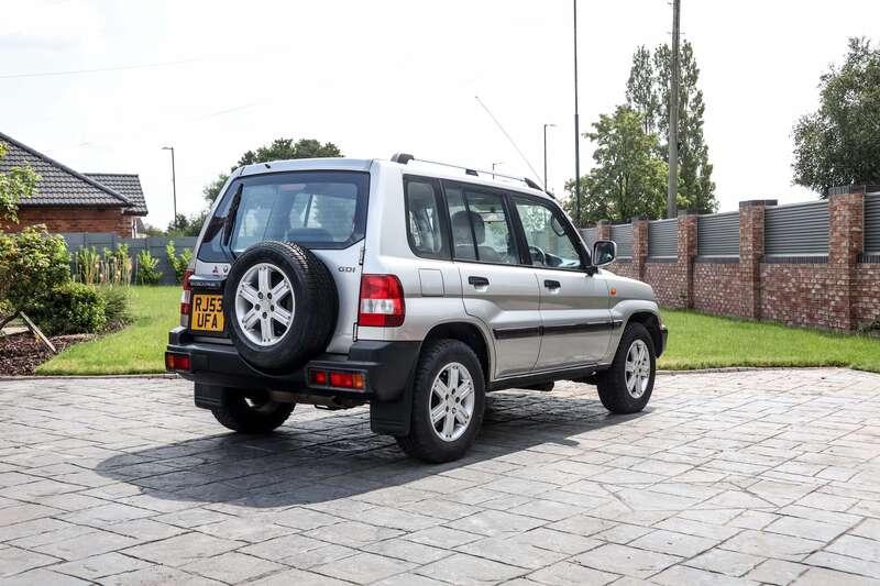 2003 Mitsubishi SHOGUN