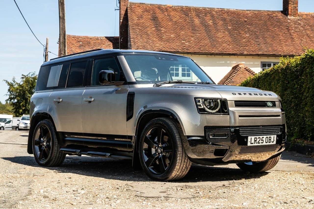 2025 Land Rover Defender 110 X-Dynamic