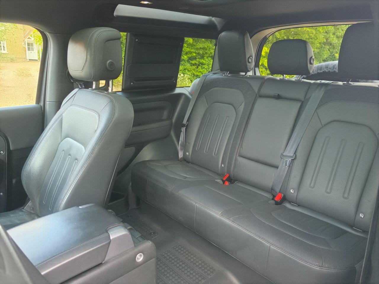 2021 Land Rover 2.0 P300 X-Dynamic SE SUV 3dr Petrol Auto 4WD Euro 6 (s/s) (300 ps)