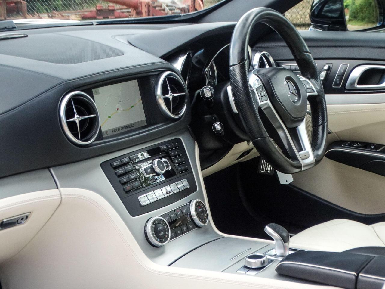 2014 Mercedes - Benz 3.0 SL400 AMG Sport Convertible 2dr Petrol G-Tronic Euro 6 (s/s) (333 ps)