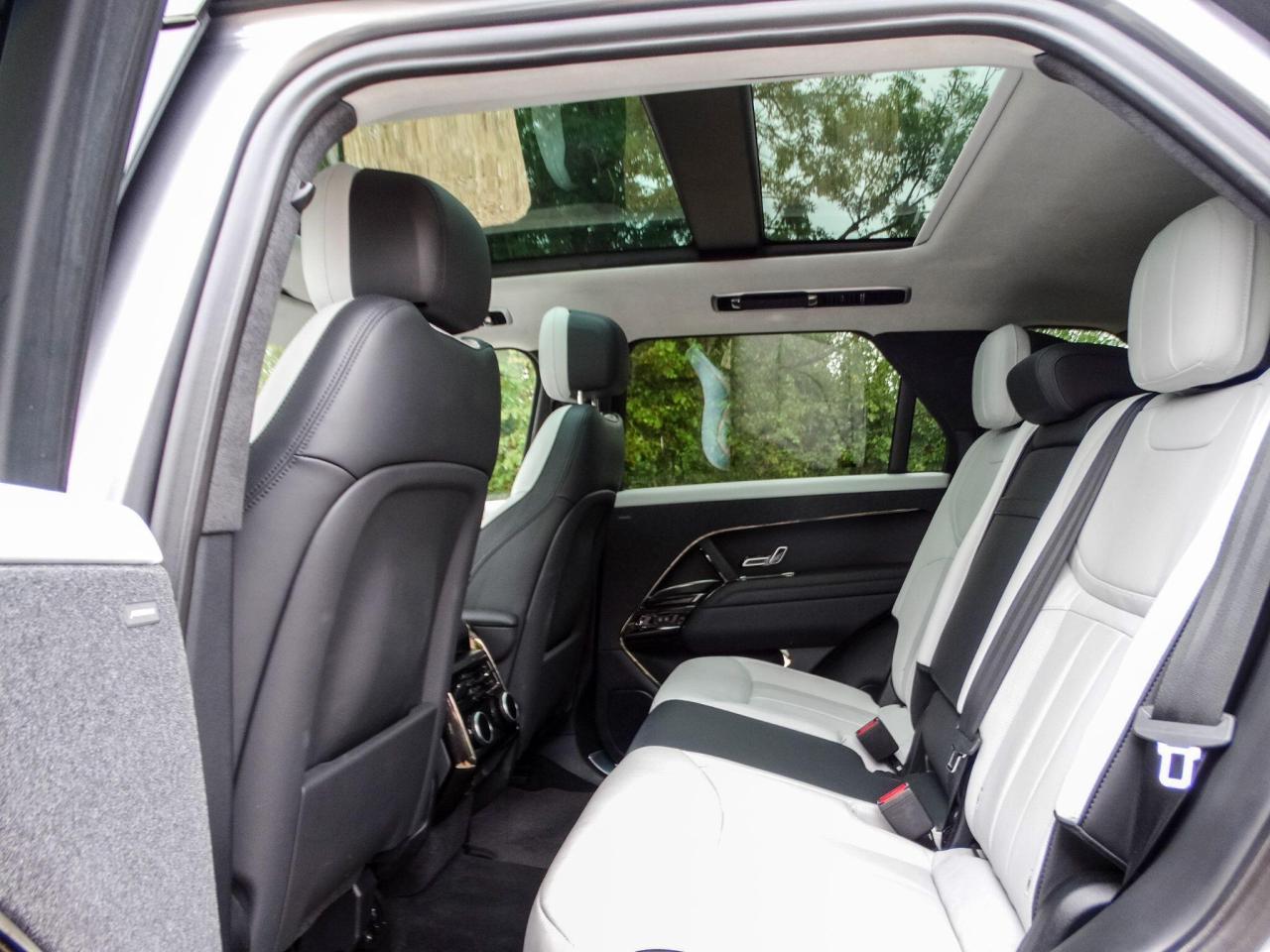 2023 Land Rover 3.0 D300 MHEV Autobiography Auto 4WD Euro 6 (s/s) 5dr