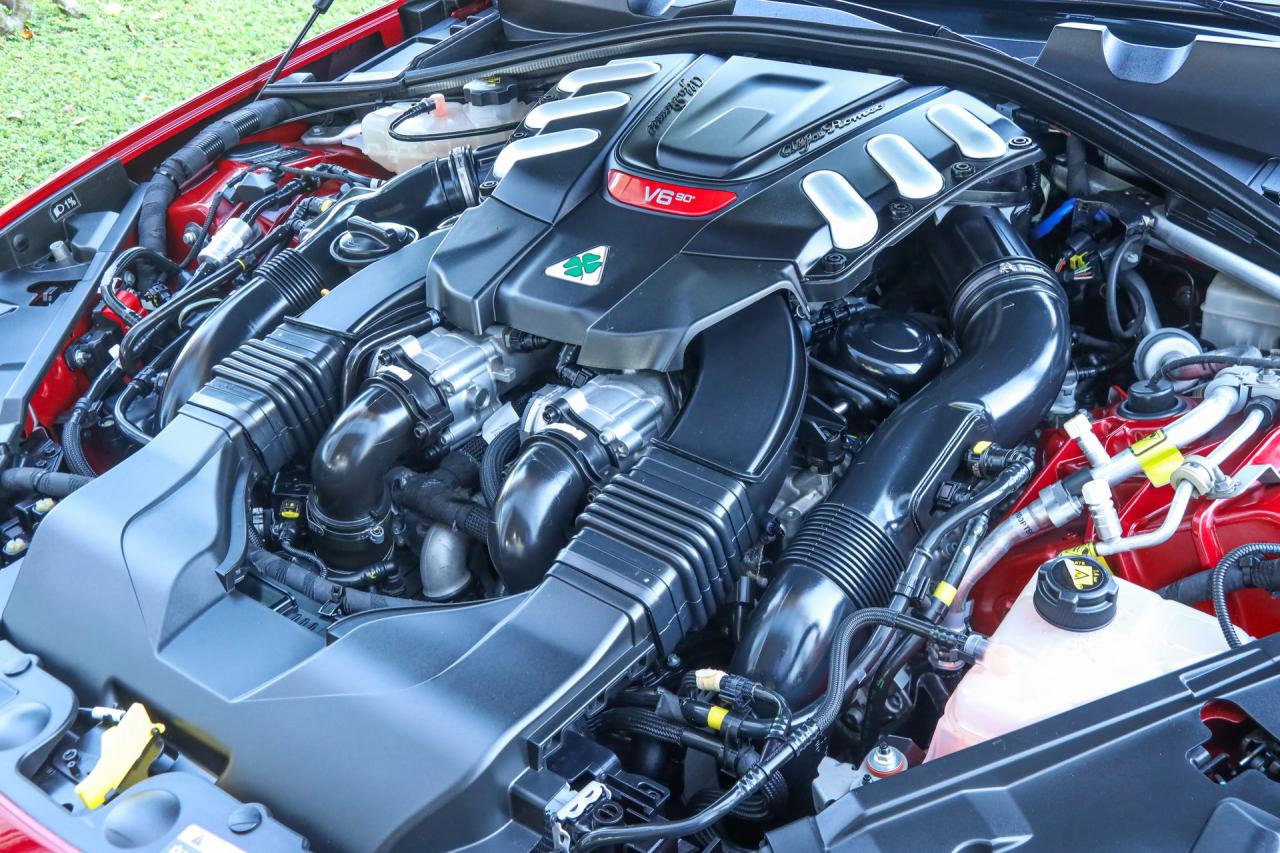 2017 Alfa Romeo Giulia 2.9 V6 Quadrifoglio Performance Edition &ldquo;Manual and Carbon Seats by Sparco&rdquo;