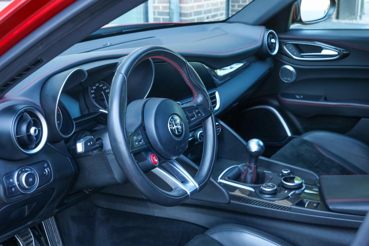 2017 Alfa Romeo Giulia 2.9 V6 Quadrifoglio Performance Edition &ldquo;Manual and Carbon Seats by Sparco&rdquo;