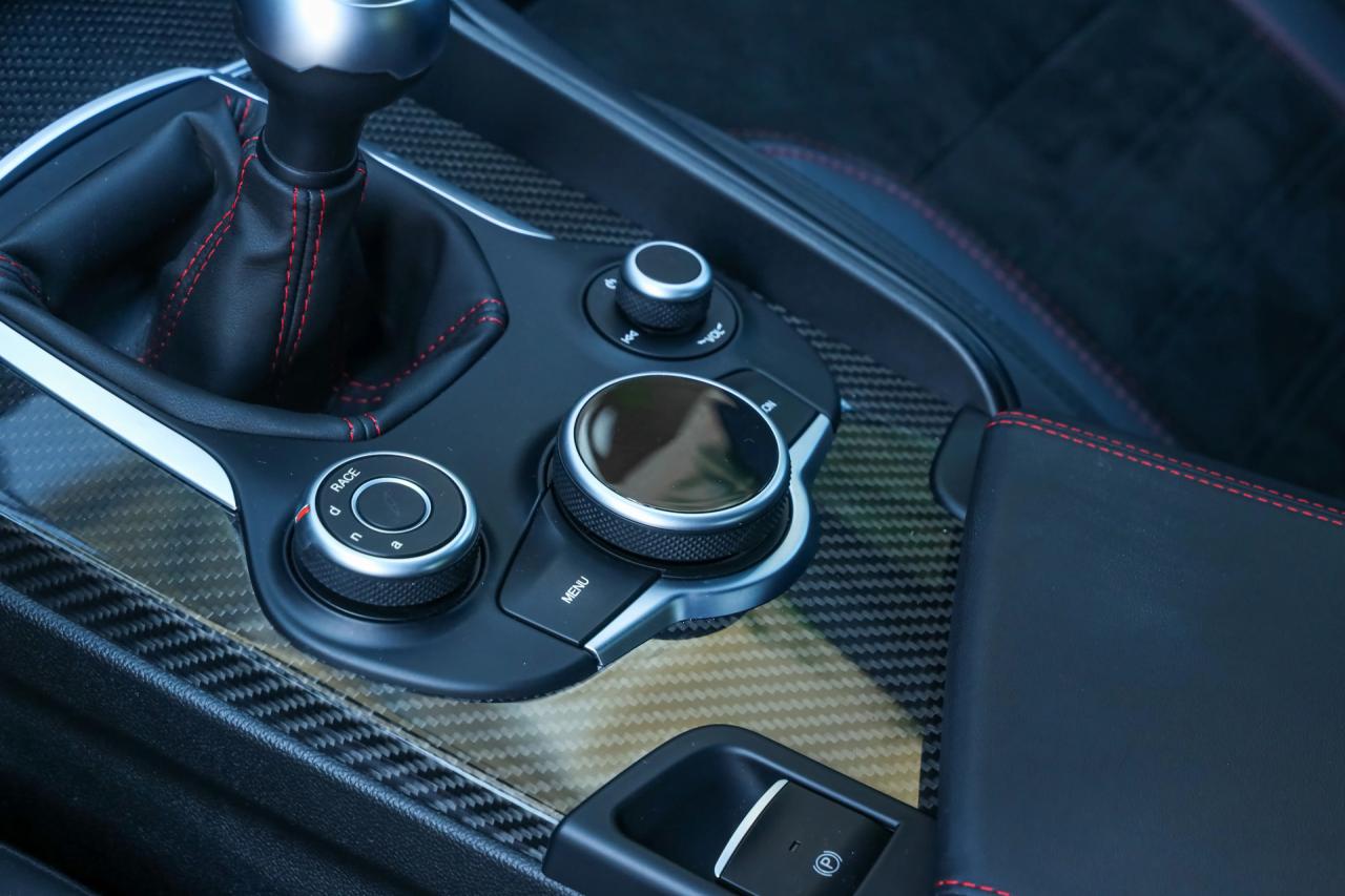 2017 Alfa Romeo Giulia 2.9 V6 Quadrifoglio Performance Edition &ldquo;Manual and Carbon Seats by Sparco&rdquo;