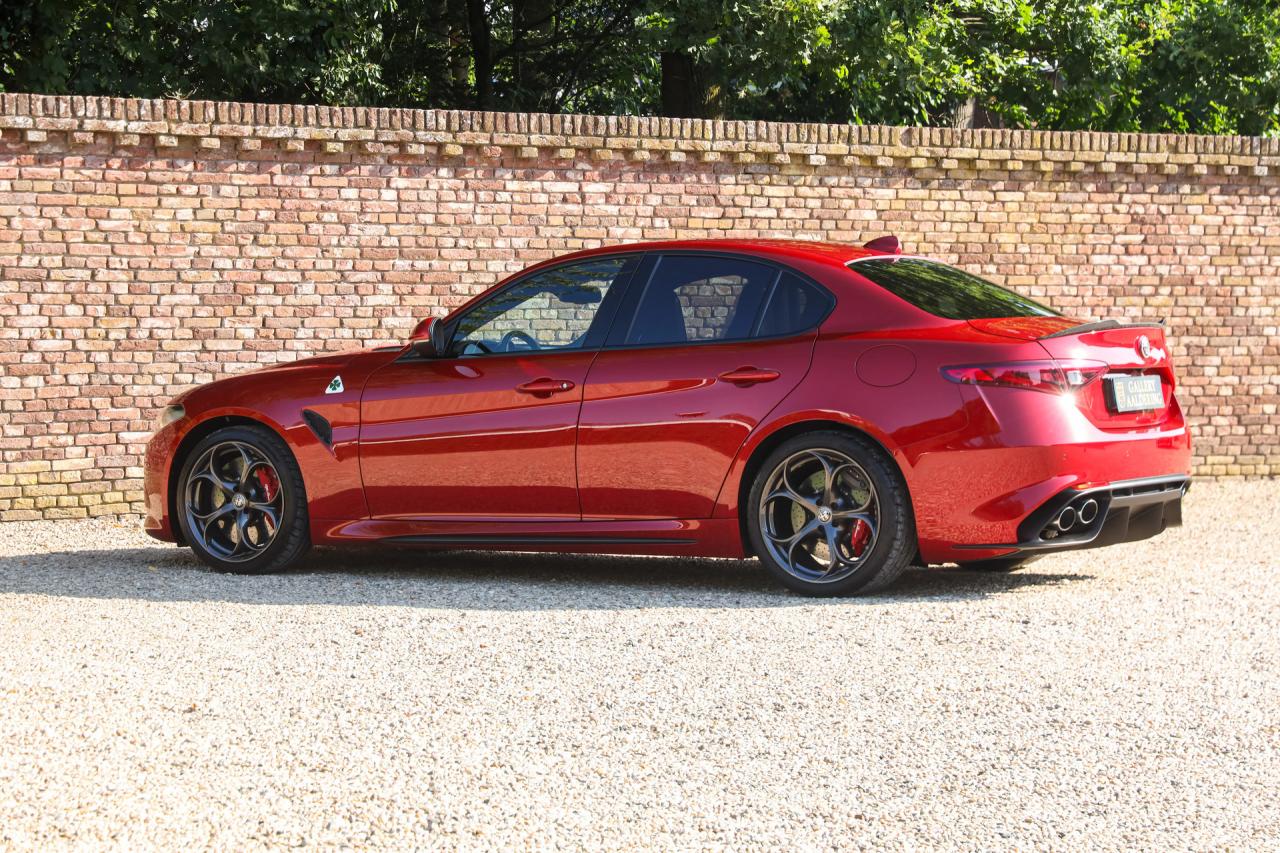 2017 Alfa Romeo Giulia 2.9 V6 Quadrifoglio Performance Edition &ldquo;Manual and Carbon Seats by Sparco&rdquo;