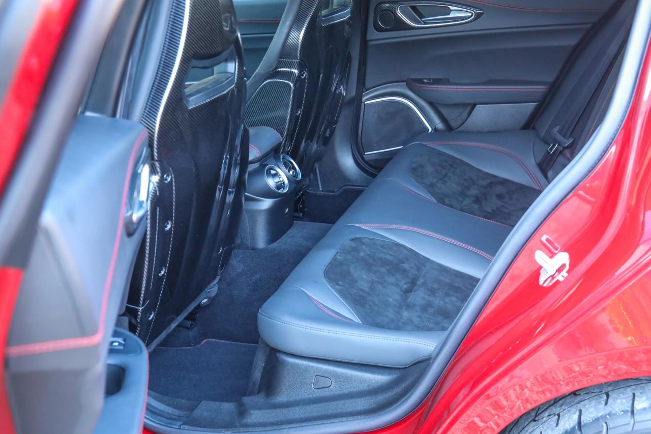 2017 Alfa Romeo Giulia 2.9 V6 Quadrifoglio Performance Edition &ldquo;Manual and Carbon Seats by Sparco&rdquo;