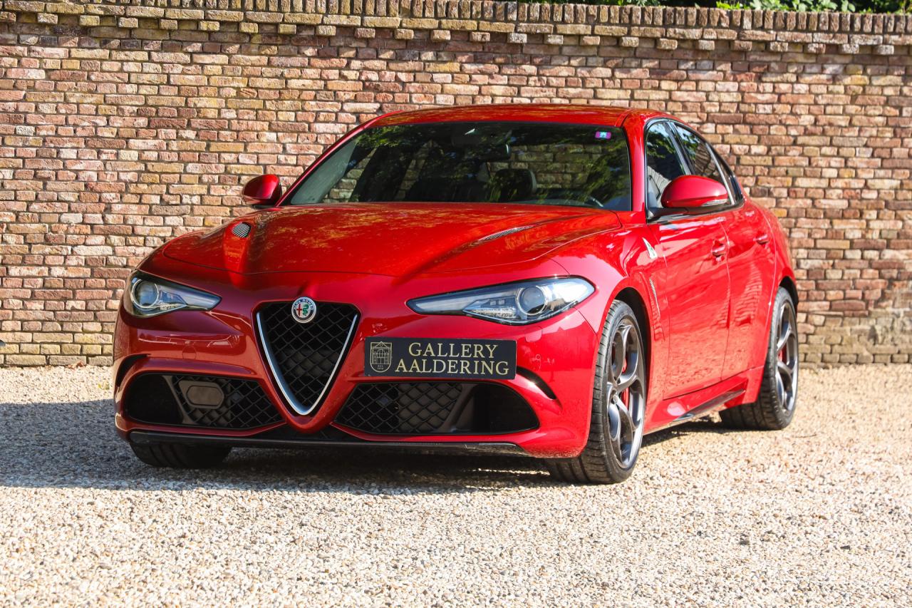 2017 Alfa Romeo Giulia 2.9 V6 Quadrifoglio Performance Edition &ldquo;Manual and Carbon Seats by Sparco&rdquo;