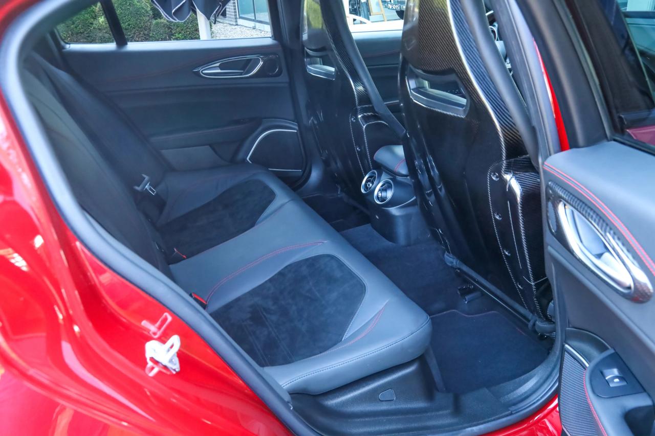 2017 Alfa Romeo Giulia 2.9 V6 Quadrifoglio Performance Edition &ldquo;Manual and Carbon Seats by Sparco&rdquo;