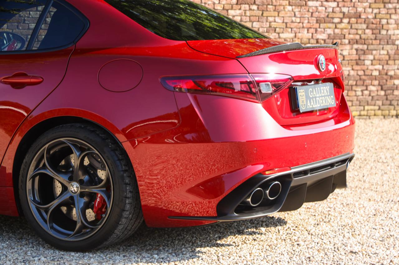 2017 Alfa Romeo Giulia 2.9 V6 Quadrifoglio Performance Edition &ldquo;Manual and Carbon Seats by Sparco&rdquo;