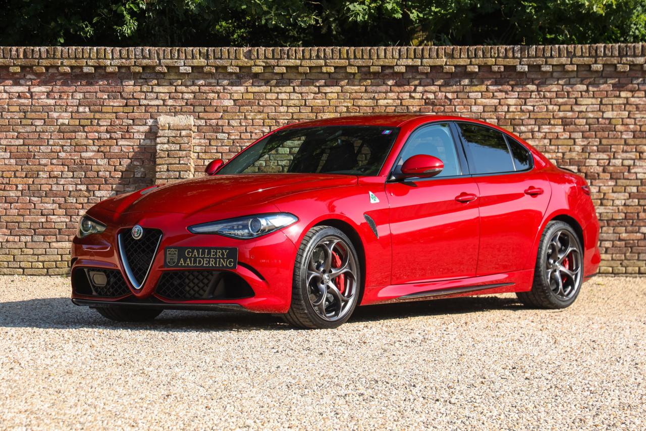 2017 Alfa Romeo Giulia 2.9 V6 Quadrifoglio Performance Edition &ldquo;Manual and Carbon Seats by Sparco&rdquo;