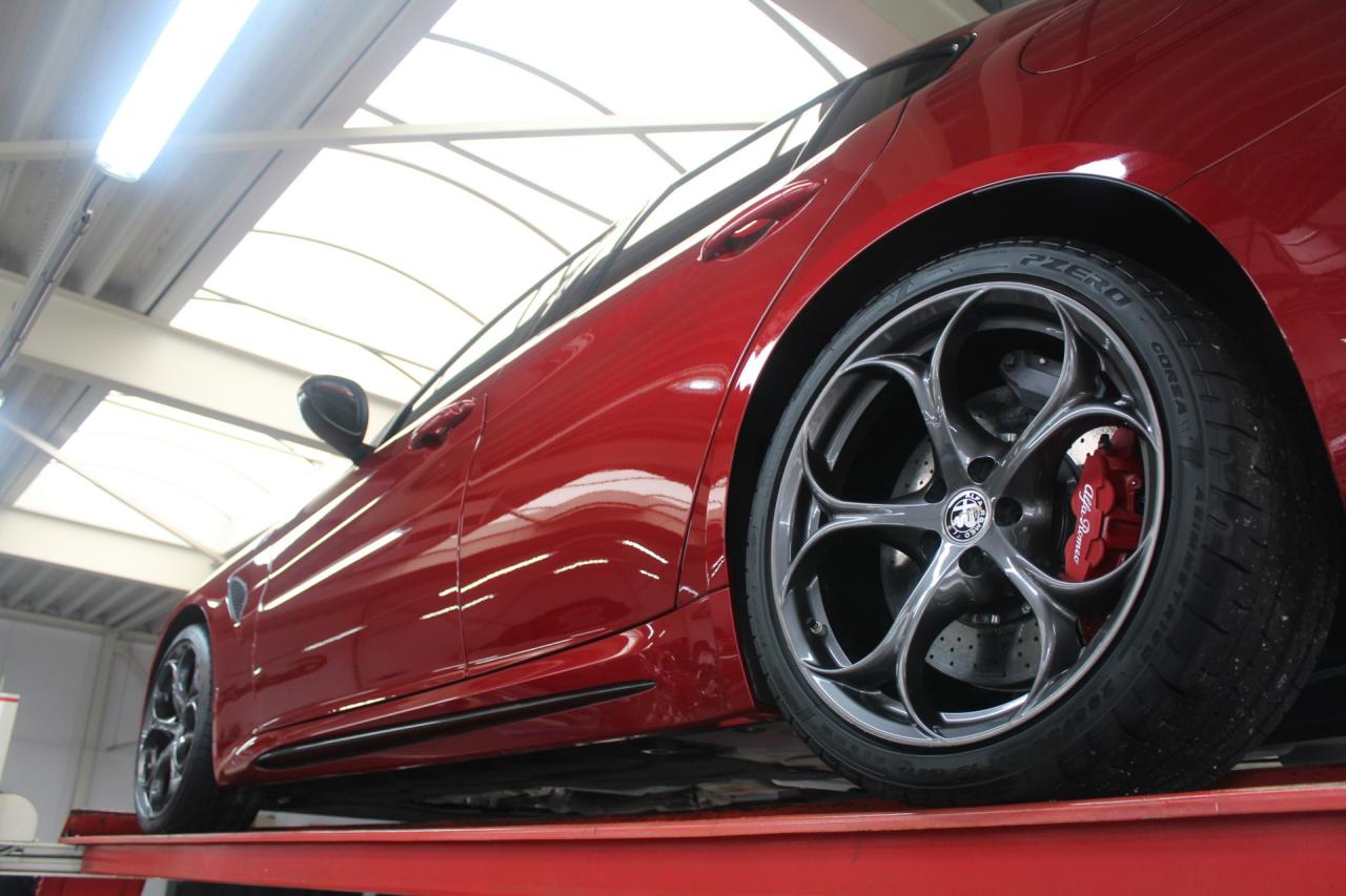 2017 Alfa Romeo Giulia 2.9 V6 Quadrifoglio Performance Edition &ldquo;Manual and Carbon Seats by Sparco&rdquo;