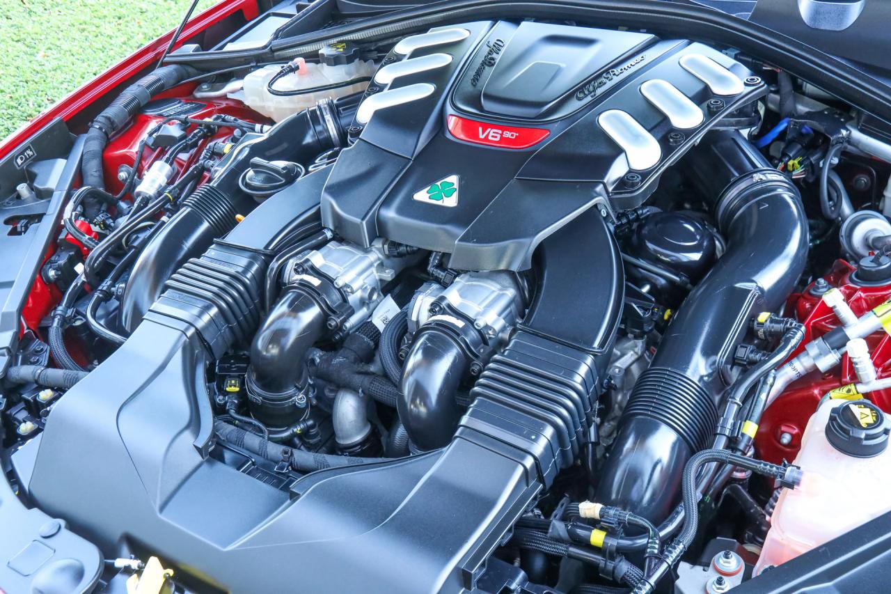 2017 Alfa Romeo Giulia 2.9 V6 Quadrifoglio Performance Edition &ldquo;Manual and Carbon Seats by Sparco&rdquo;