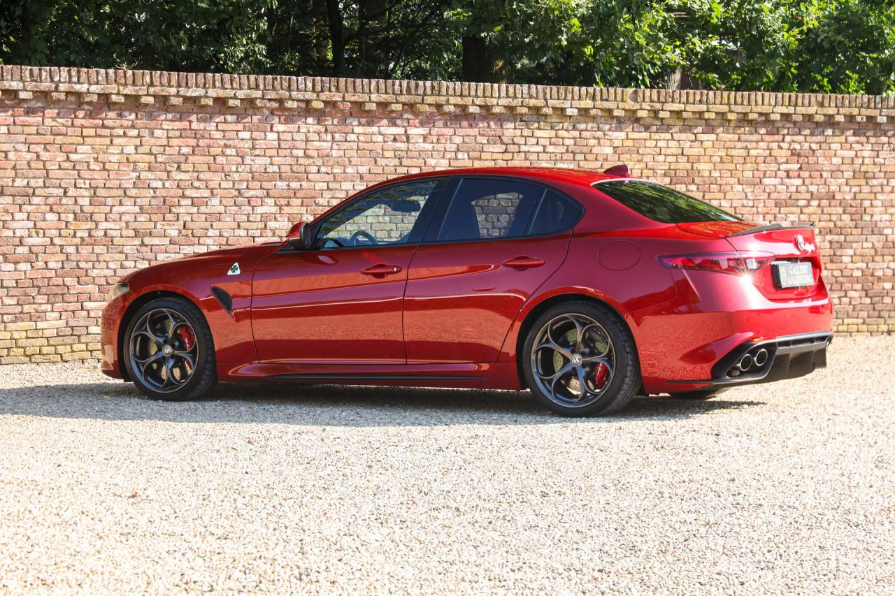 2017 Alfa Romeo Giulia 2.9 V6 Quadrifoglio Performance Edition &ldquo;Manual and Carbon Seats by Sparco&rdquo;