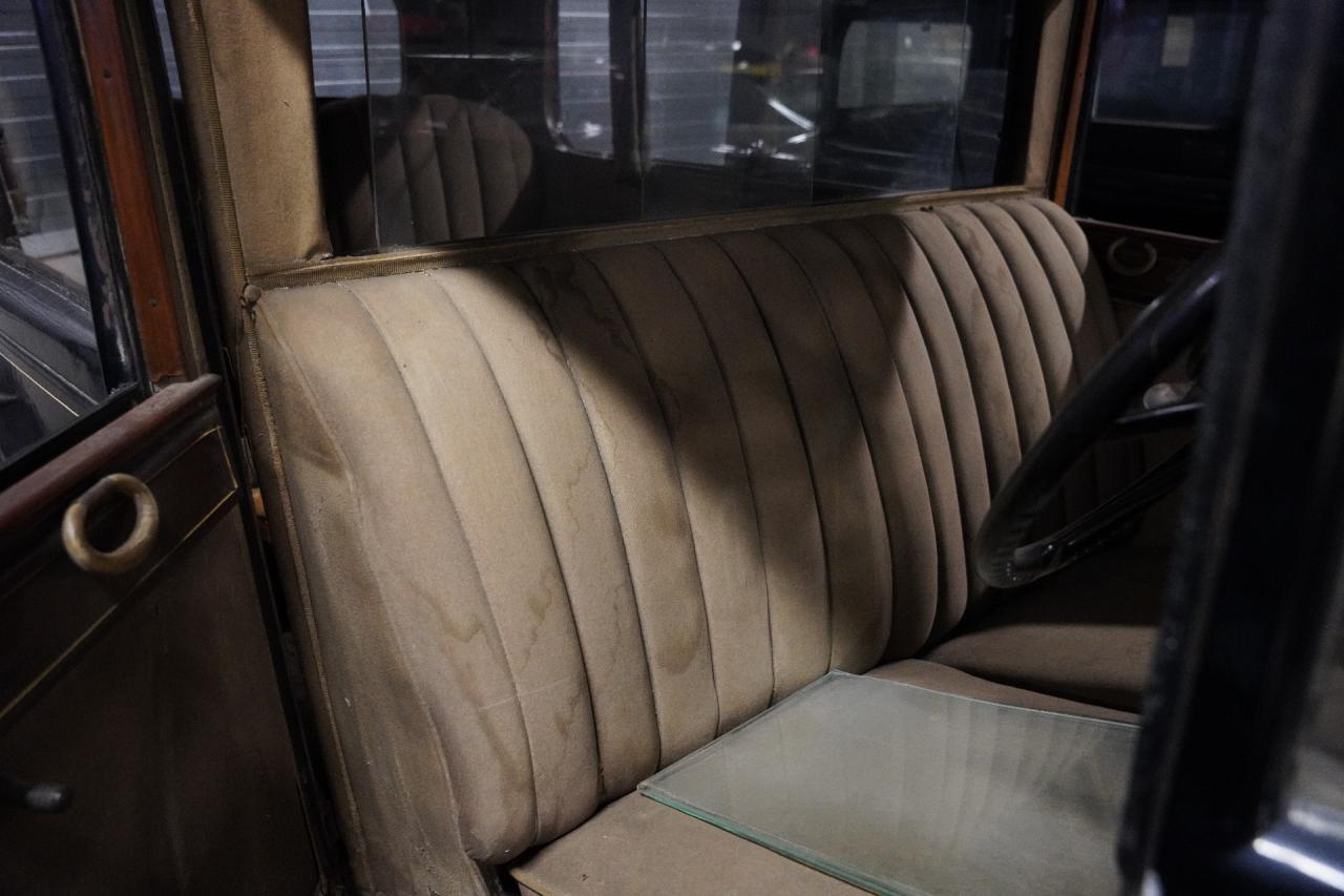 1926 Renault Model PI18/24HP Limousine by Felber et Fils - Paris