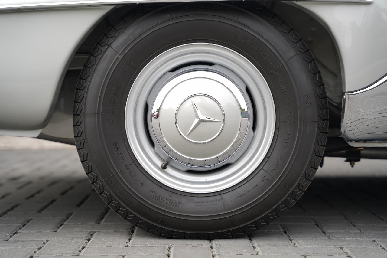 1956 Mercedes - Benz 190SL