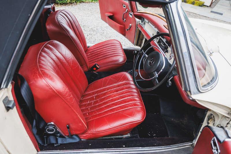 1968 Mercedes - Benz 280SL Pagoda