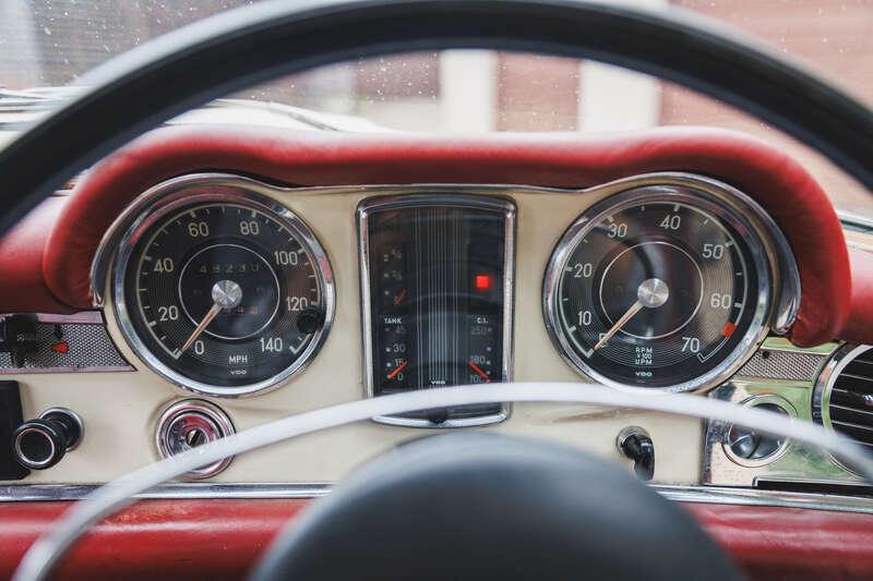 1968 Mercedes - Benz 280SL Pagoda