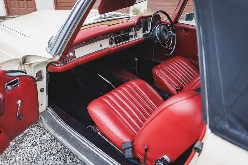1968 Mercedes - Benz 280SL Pagoda