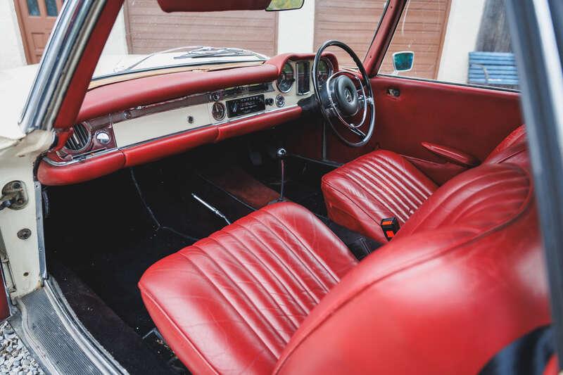 1968 Mercedes - Benz 280SL Pagoda