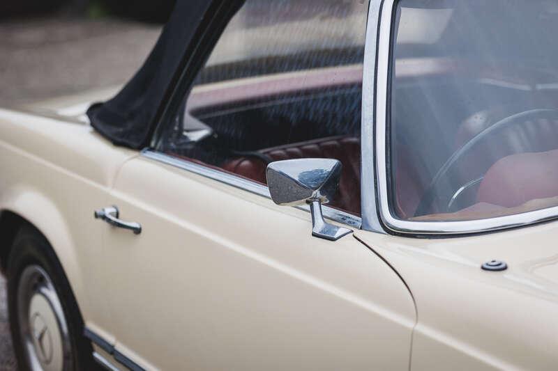 1968 Mercedes - Benz 280SL Pagoda