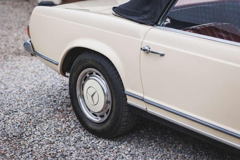 1968 Mercedes - Benz 280SL Pagoda