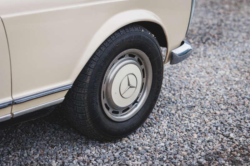 1968 Mercedes - Benz 280SL Pagoda