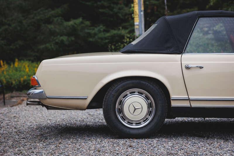 1968 Mercedes - Benz 280SL Pagoda