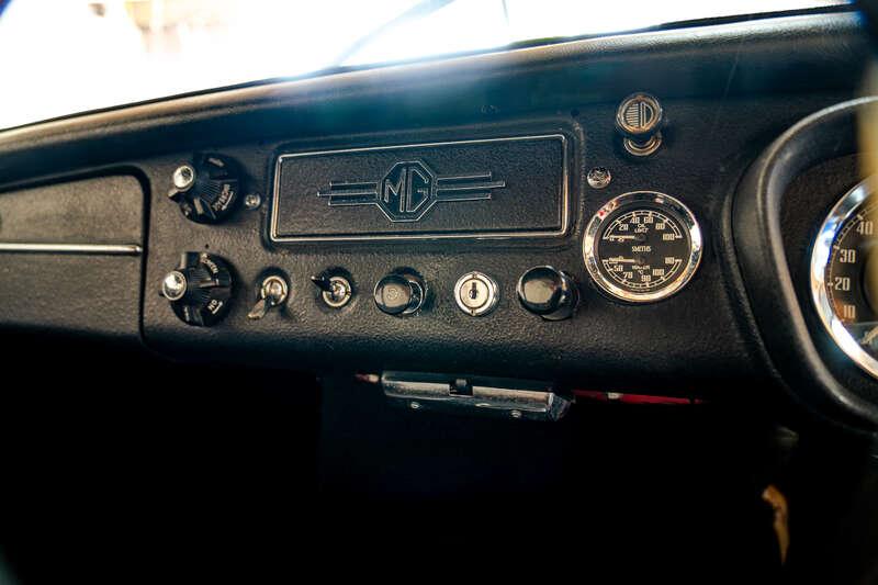 1967 MG B Roadster