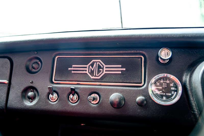 1971 MG B Roadster