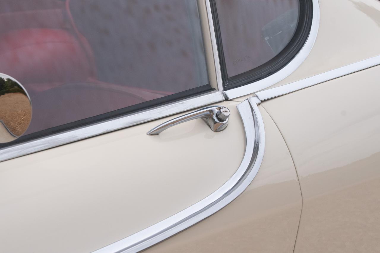1966 Volvo P1800S