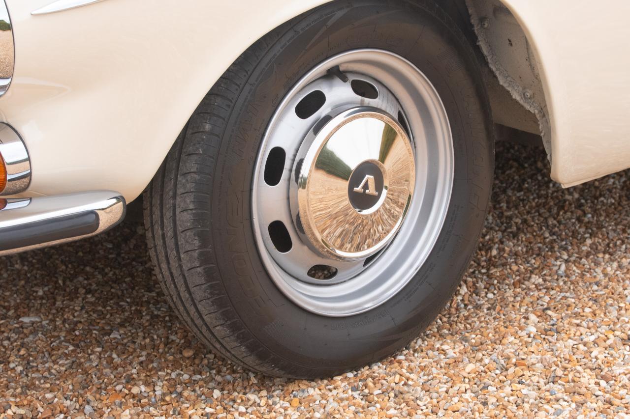 1966 Volvo P1800S