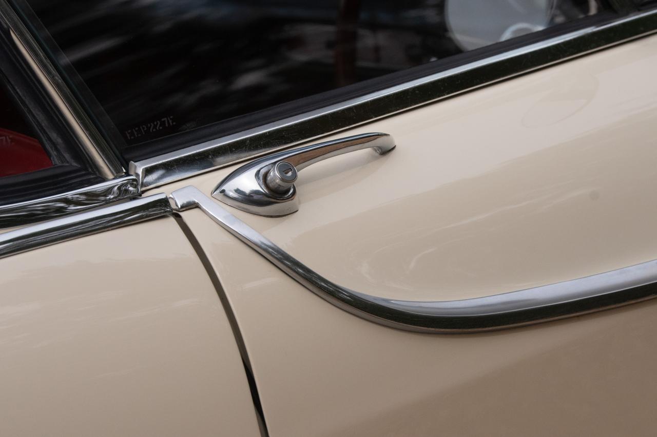 1966 Volvo P1800S
