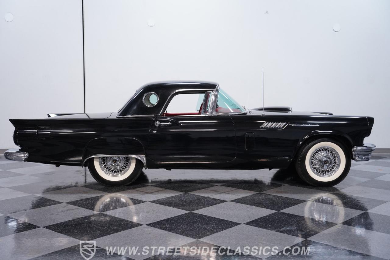 1957 Ford Thunderbird