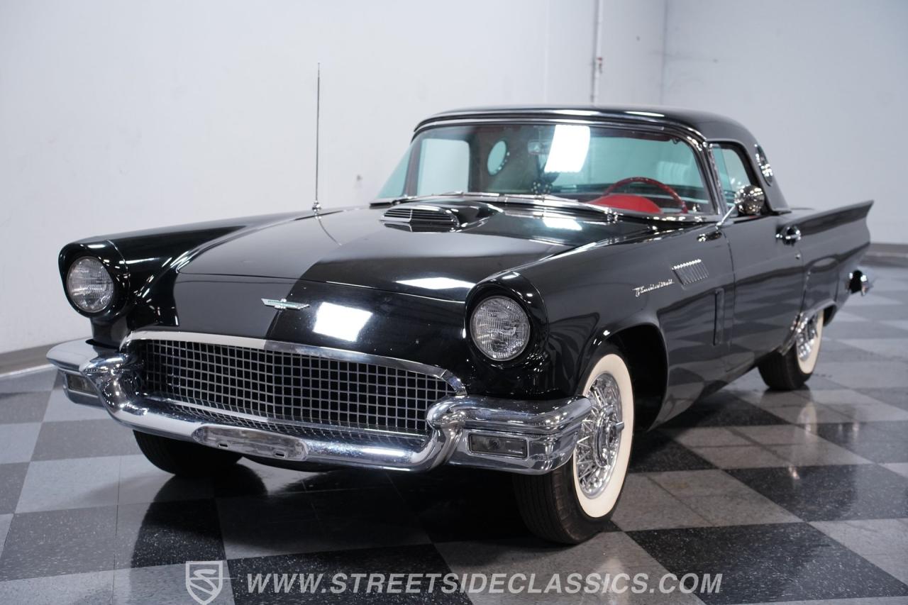 1957 Ford Thunderbird