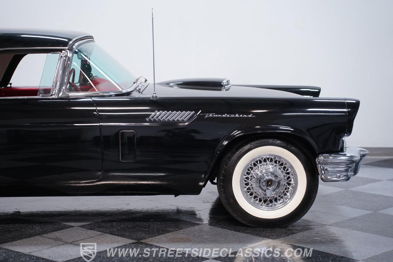 1957 Ford Thunderbird