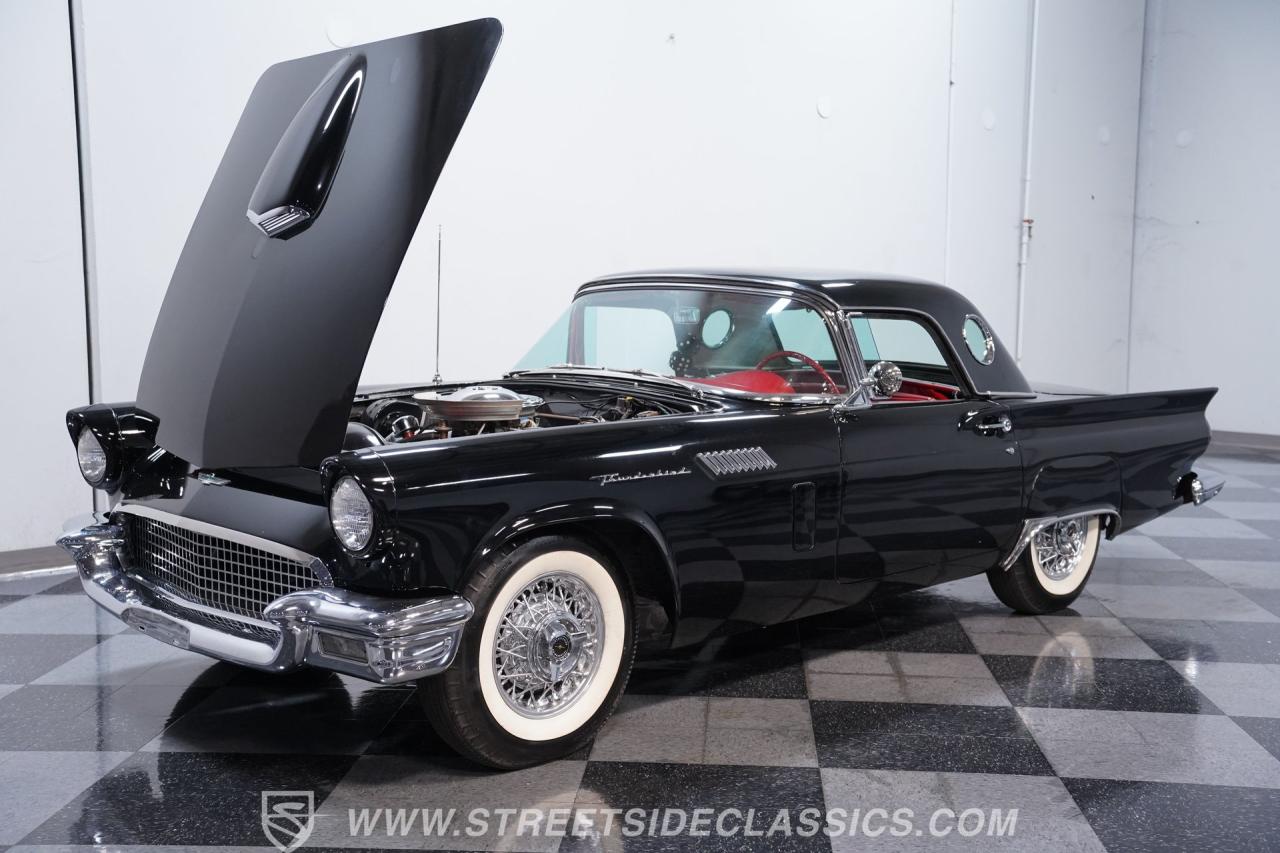 1957 Ford Thunderbird
