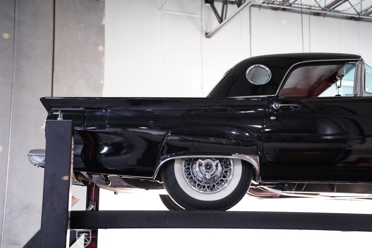 1957 Ford Thunderbird