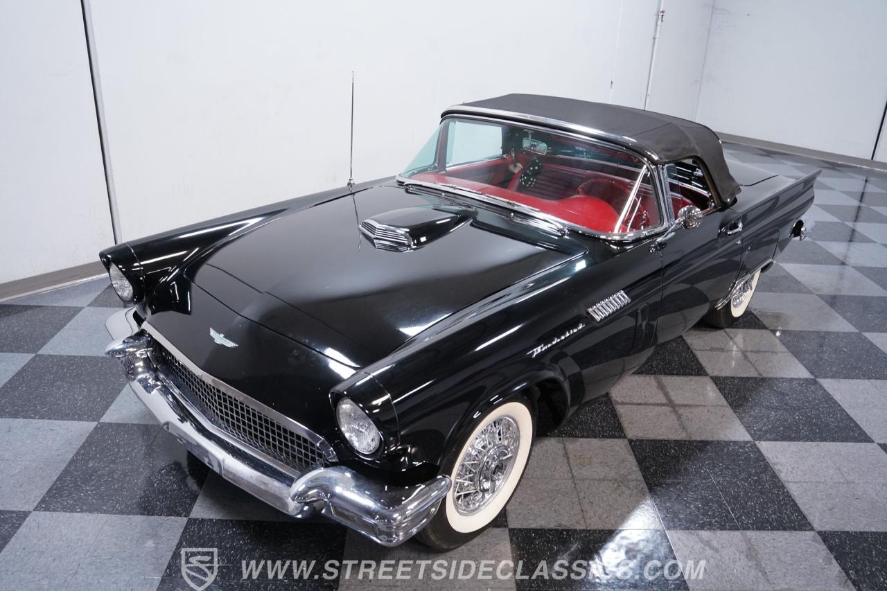 1957 Ford Thunderbird