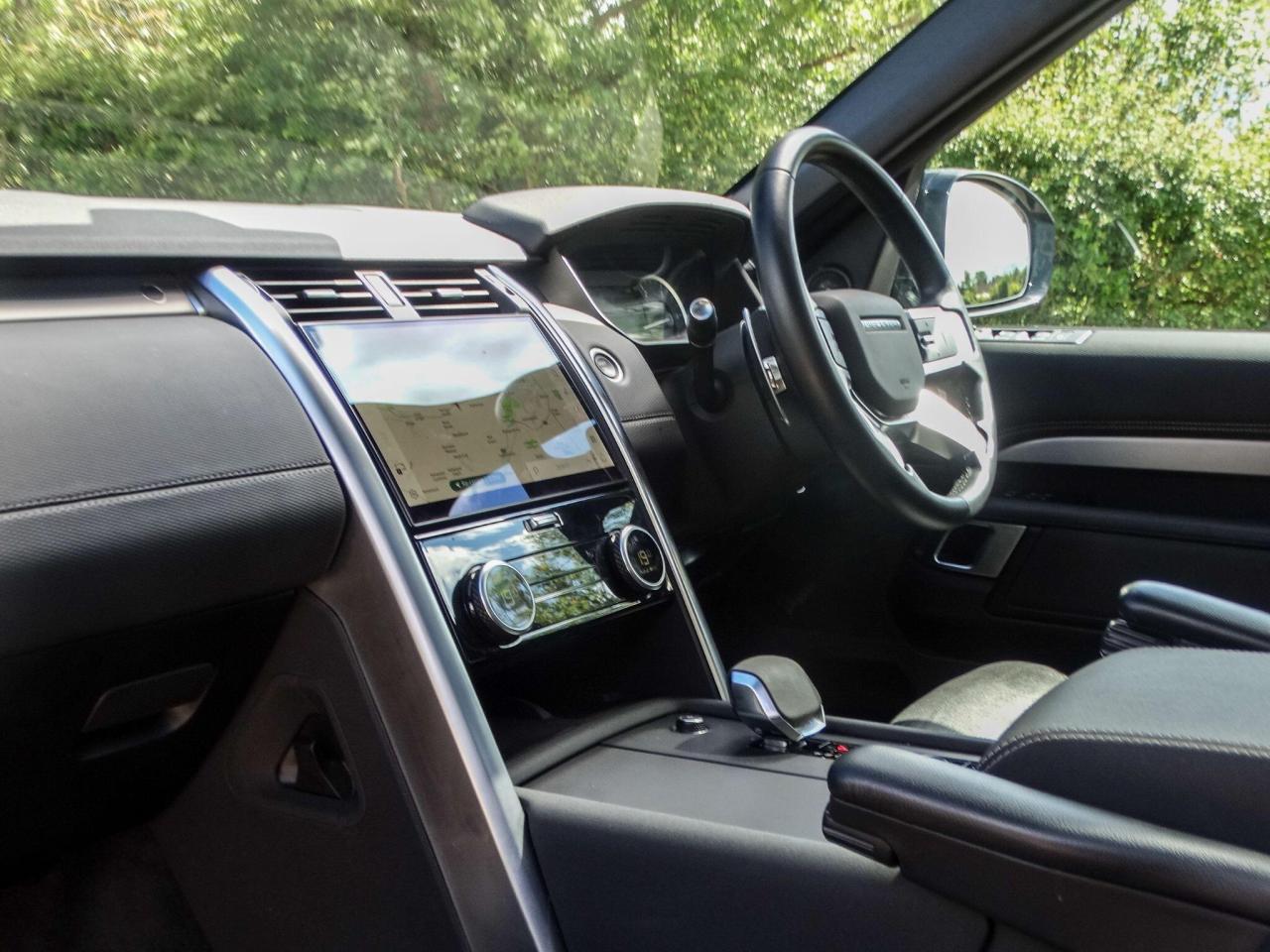 2022 Land Rover 3.0 D300 MHEV R-Dynamic SE Auto 4WD Euro 6 (s/s) 5dr