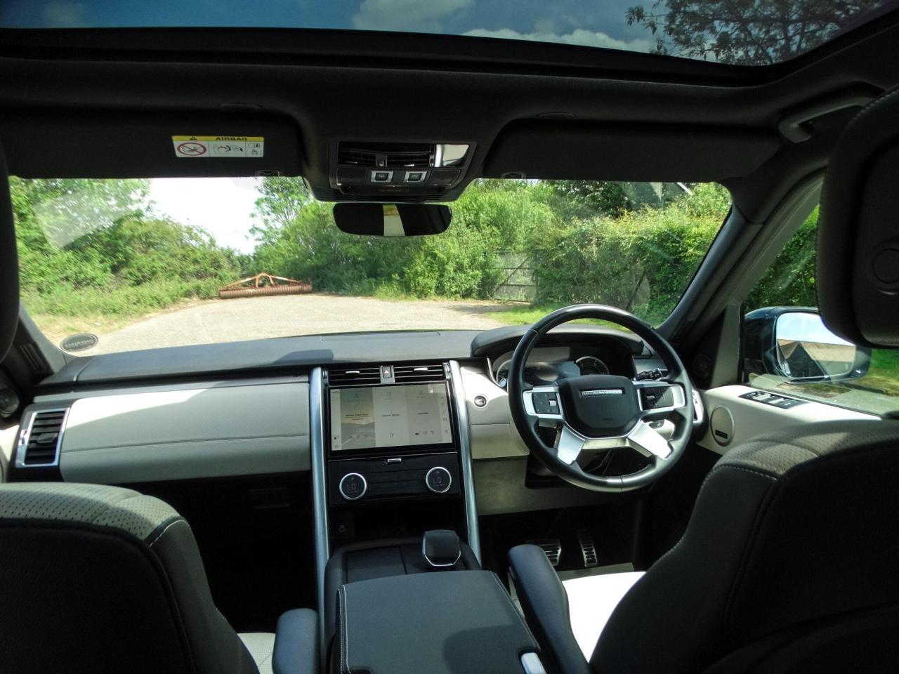 2023 Land Rover 3.0 D300 MHEV R-Dynamic SE Auto 4WD Euro 6 (s/s) 5dr