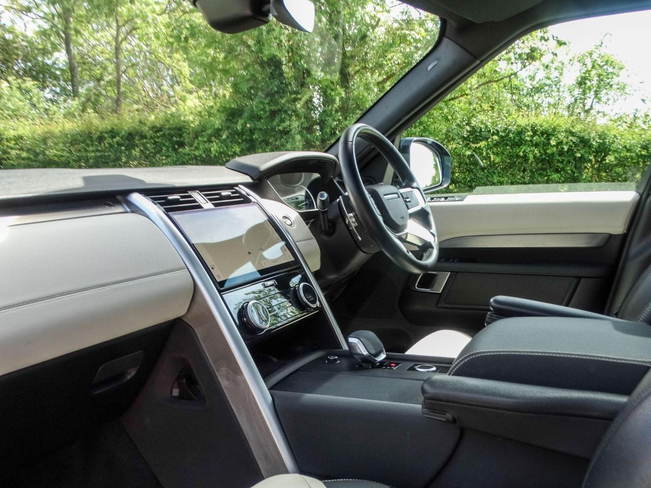 2023 Land Rover 3.0 D300 MHEV R-Dynamic SE Auto 4WD Euro 6 (s/s) 5dr