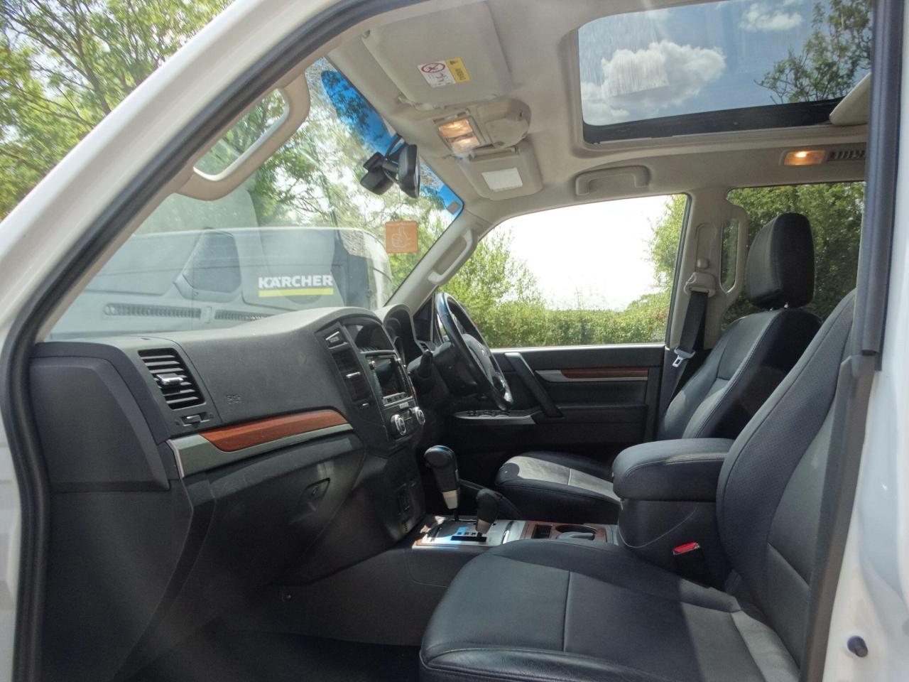 2014 Mitsubishi 3.2 DI-DC SG3 Auto 4WD Euro 5 5dr LWB