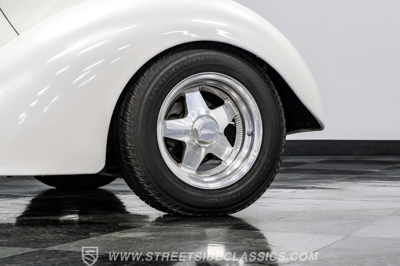 1937 Ford Cabriolet Street Rod